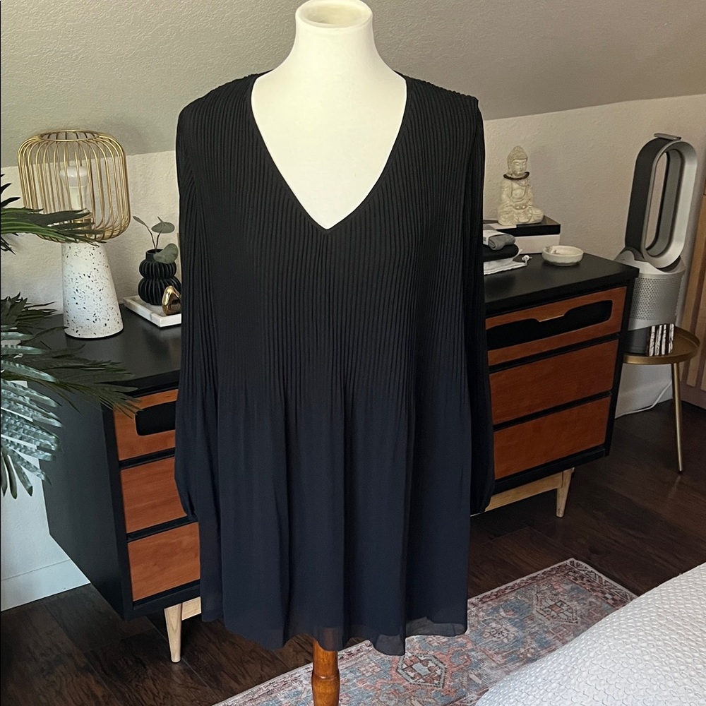 Aritzia Wilfred V Neck Pleated Dress